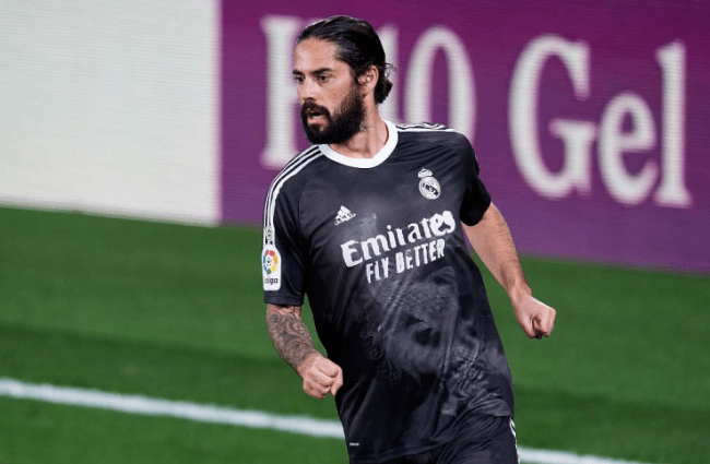  里昂中场核心伤愈归队助力球队终结连败颓势