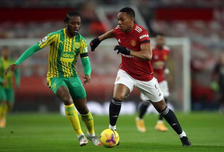  红魔锋线哑火，曼联爆冷负于中游球队  